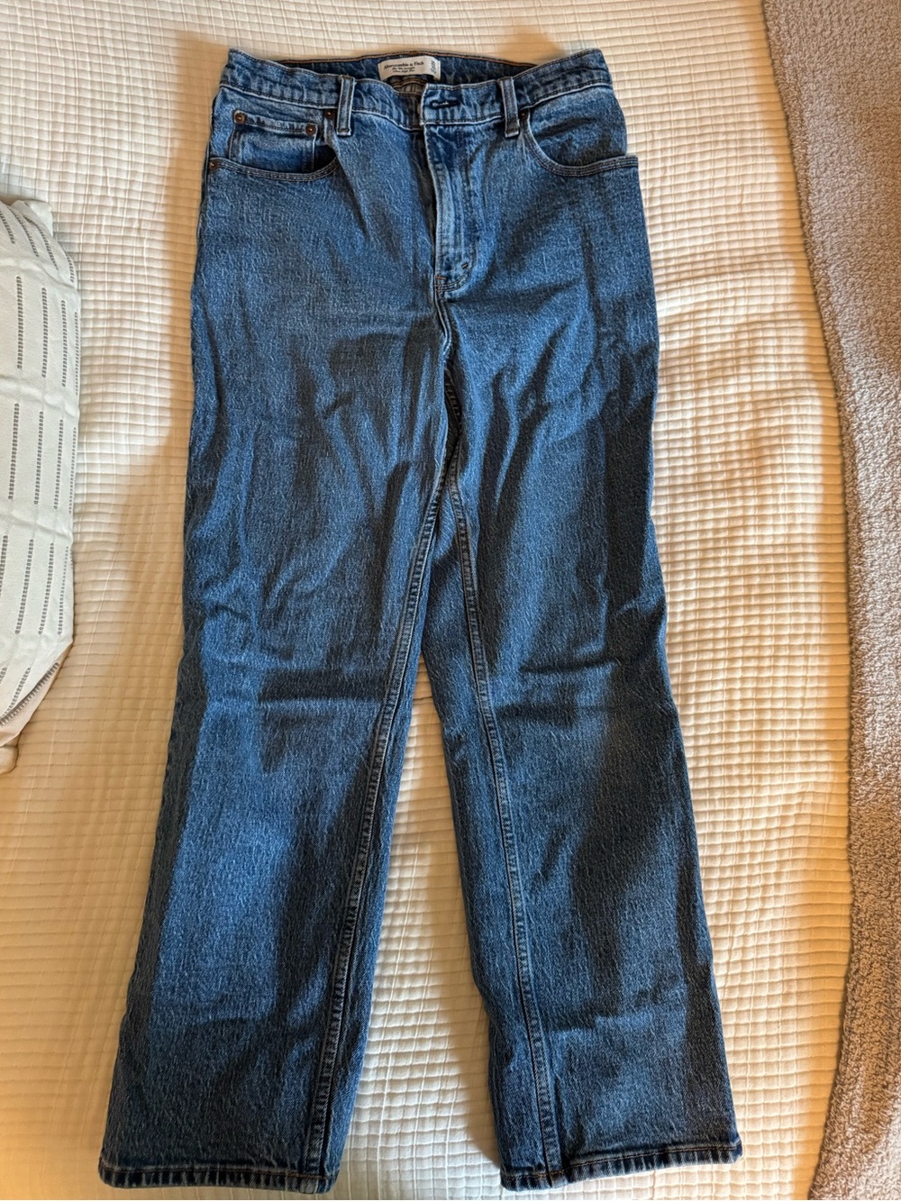 Abercrombie & Fitch
The '90s Straight Ultra High Rise